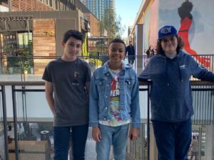 Shaun Dixon Instagram - Chilling with my #DharMann family @xandersimmons_ @anthonypaulruggieri @visitdreamscape. We had a blast! Can’t wait to get back on set with these guys!
#dharmannfam #dharmannactors #dharmannstudios #funtimes #kidactors