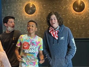 Shaun Dixon Instagram - Chilling with my #DharMann family @xandersimmons_ @anthonypaulruggieri @visitdreamscape. We had a blast! Can’t wait to get back on set with these guys!
#dharmannfam #dharmannactors #dharmannstudios #funtimes #kidactors