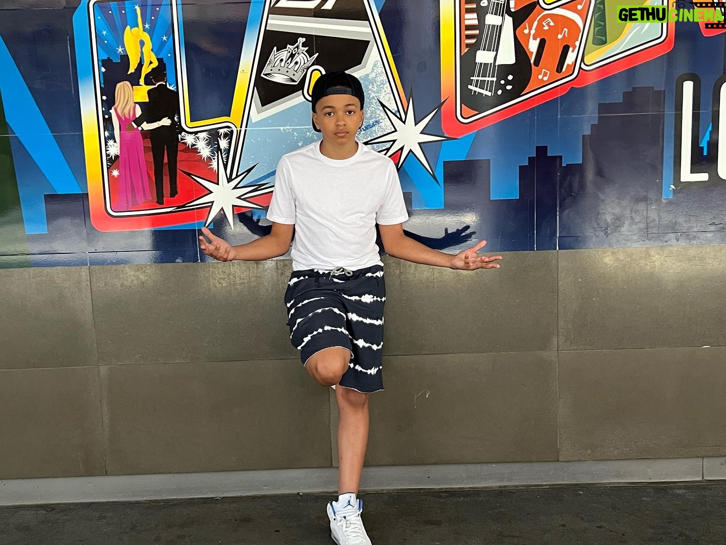 Shaun Dixon - 8.4K Likes - Chillin
#shaundixon #nike #jordans #childactor #dharmannfam