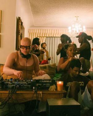 Shaun Ross Instagram - @latimes  mentions @partystardust in an amazing piece written on @michaeldonte_  and how he is fusing together realms through his baby @blackhouseradio /// house music lives through us for generations to come. Congratulations to everyone that has been apart of his vision along with keeping true house music alive 

#deephouse #housemusic #afrohouse #detroithouse #chicagohouse