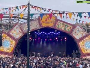 Shaun Ryder Instagram - Top night at Dreamland last night.. cheers Margate 👍🏻🎙️🎸🍇
.
🎥 Anita Heryet
.
#BlackGrape #ShaunRyder #KermitLeveridge #MikeyShine #SethLeppard #CheBeresford #DanBroad #Dreamland #Margate #Livemusic