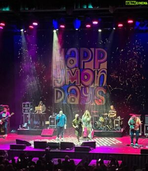 Shaun Ryder Instagram - Cheers London!! 👍🏻
.
📷: Sam Delaney @delaneyman 
.
#HappyMondays #Tour #Livemusic #London