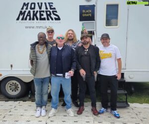 Shaun Ryder Instagram - Great time with Black Grape at BST Hyde Park on Saturday!! 😎🎙️🍇
.
📷: @mia_mars 
.
#BlackGrape #ShaunRyder #KermitLeveridge #MikeyShine #SethLeppard #CheBeresford #DanBroad #BST #London #Livemusic
