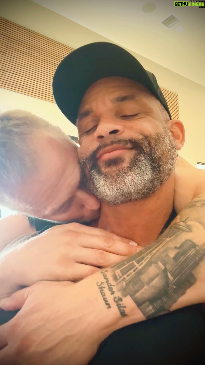 Shaun T - 20K Likes - ♥️TOUGH QUESTION! In your option and experience, which of these two combinations make a relationship last? Choose the best answer for you.
