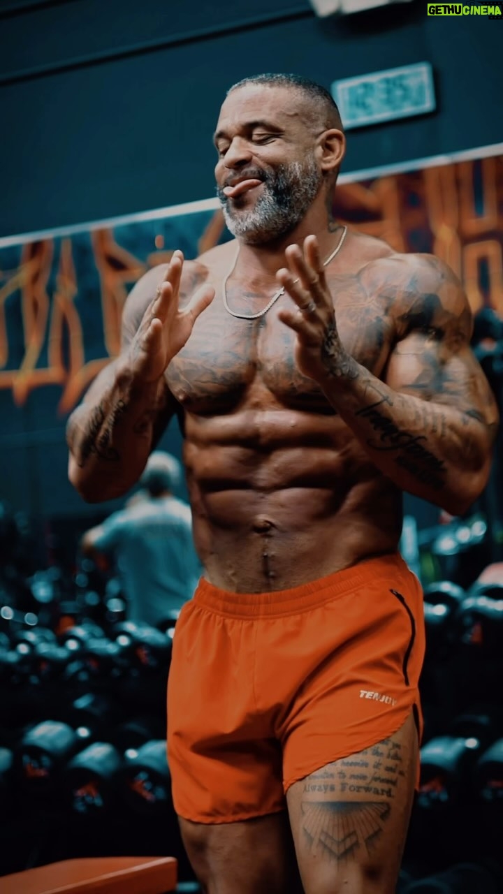 Shaun T - 5.6K Likes - Transformation is continuous as long as you WANT to keep TRANSFORMING!
#transformationtuesday #transform #digdeeper