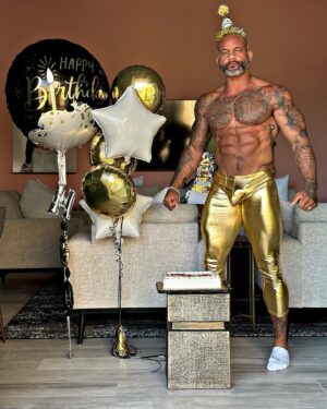 Shaun T Instagram - 46 never looked so good, and let me tell y’all… it feels even better😉
#birthday #46 #1978
