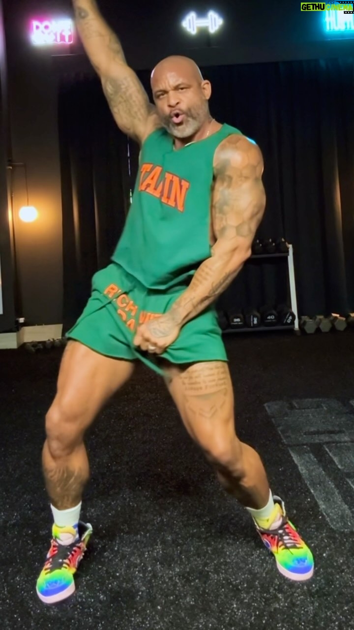 Shaun T - 24.8K Likes - At 230lbs I saw, I tried, and I did the best that I could without my muscles getting in the way too much! …or breaking my back😂😂😂. @dextercarr you are a genius. I’ve wanted to take your class for years but I decided to wait till I was heavy AF to attempt! I’ll be in class live soon! 🤎🤎🤎
#dance #passion
