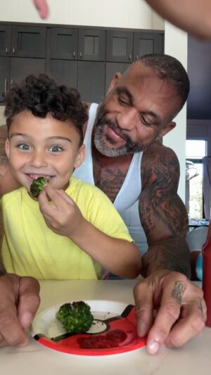 Shaun T Instagram - 🥦 The kids eat Broccoli and do  jumps 😂 #dadlife #twins