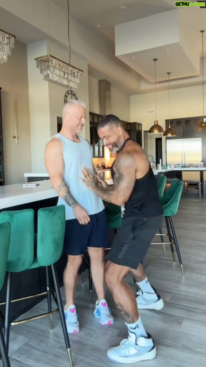 Shaun T - 6K Likes - He’s always down! ALWAYS! ♥️
#love