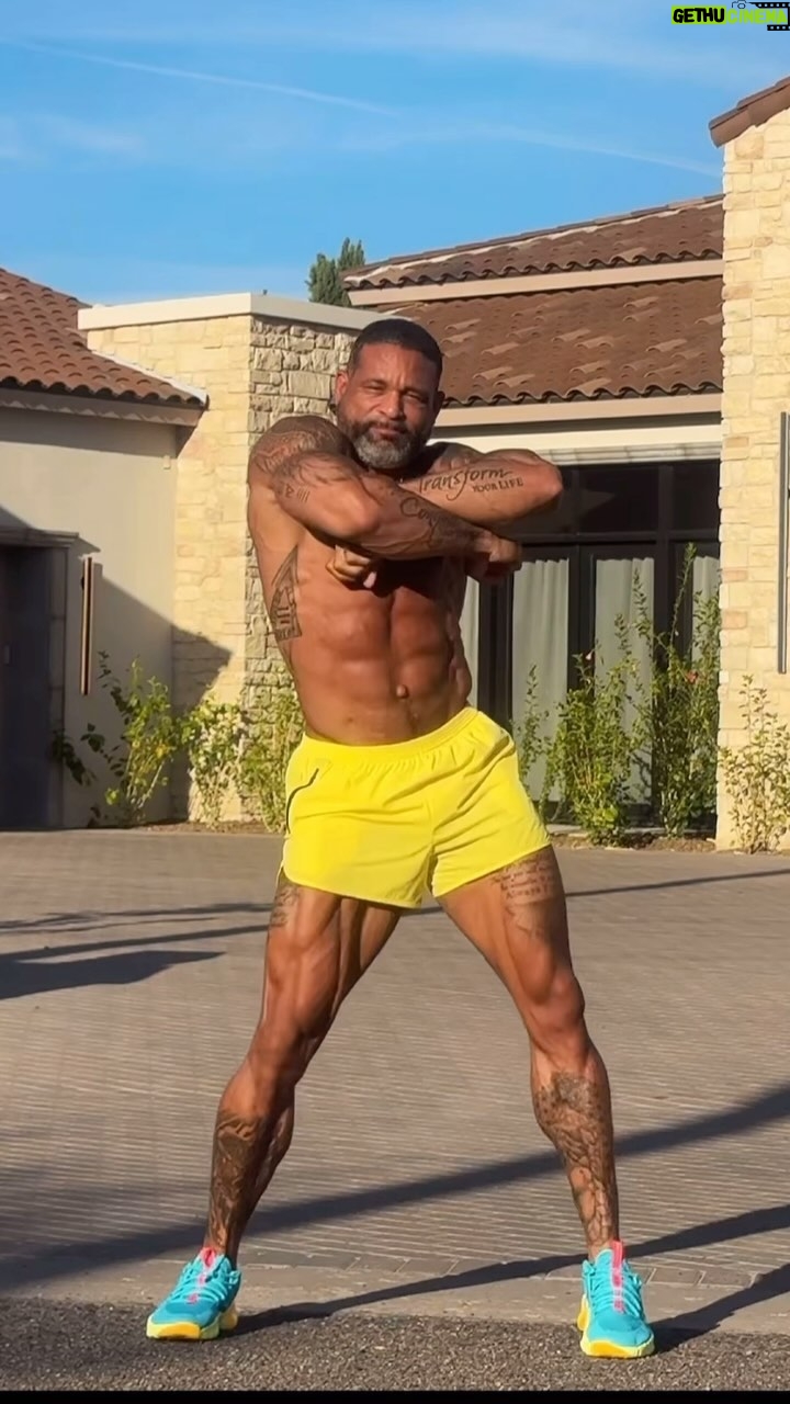 Shaun T - 5.9K Likes - ☀️ People ask me how I have so much energy this close to my competition….Because it’s hard for me to hide my excitement when I’m very passionate about something! ♥️🙏🏽 Don’t get it twisted… by 1pm I’m exhausted AF but I’m not in the business of feeling bad for myself for too long. 😂
#digdeeper