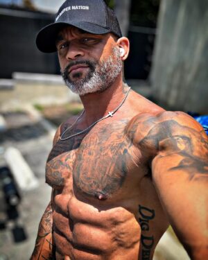 Shaun T Instagram - 🪣 📝 I am officially a bodybuilder. Today was a monumental day for me. Being able to workout at the famous @goldsgym.venice and being 7.5 weeks from my first attempt at snagging my pro-card was just super cool!  #bodybuilding
