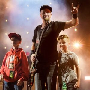 Shavo Odadjian Instagram - Sharing the stage and your energy with my boys. Very grateful and blessed.  What a moment.  Thank you @gregwatermann for capturing it. 
.
.
.
.
#systemofadown #sicknewworld #familytime #sundayvibes #grateful