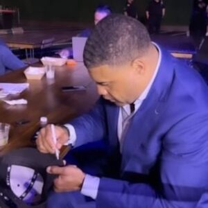 Shawne Merriman Instagram - Saturday July 27th before the big show @lightsoutxf I’ll be doing a signing when the doors open @insurance.elevated booth. We’ll have posters to giveaway but bring your items and gear ⚡️⚡️⚡️
