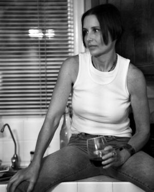 Shawnee Smith Instagram - Motha …❤️‍🔥

#motherhood #redwine #ladies #hydrate