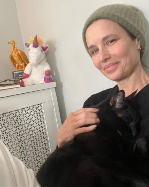 Shawnee Smith Instagram - 😔we will miss you kitty kitty… thank you for everything

The cat became a dragon 
And perched heavy on the wing of my plane 
Big yellow eyes trained on me 
“Go, girl, fly” he’ll say
Over and over again 
Until the wheels are finally racing 
On air 
Jesus walk on water 
Spirits surround 
You’re almost there
“And I’ll always be here” 
In love 
Your Samurai, black as night 
White as Snow 
Go wherever you need to go 
You’ll always find your way back home
  Verve
