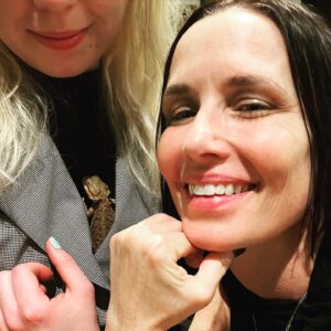 Shawnee Smith Instagram - Here’s to sticking to it!! 😜 Happy 2023 🤍👊🏻‼️