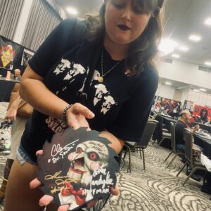 Shawnee Smith Instagram - Can I have a picture with YOU?! 🤍‼️ thanks for an amazing weekend @fantasmorlando