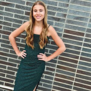 Shaylee Mansfield Instagram - Freshman ✅ Homecoming court, dressing up as Alvin the 🐿️, first homecoming dance, a forever cheer girl (where’s the Pom Poms emoji?!?), winning the National Deaf cheerleading championship, being honored as one of the Rising actors at SignLight Film Festival, and so many more! Friends, pranks, games, and memories. 🦅💙