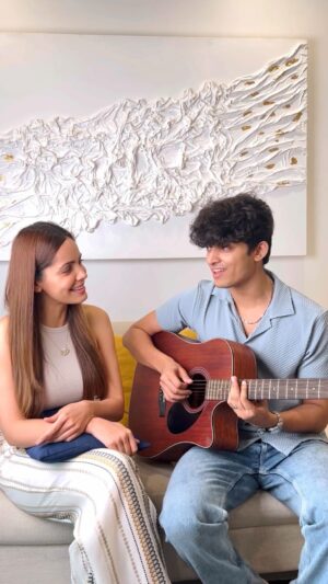 Shazahn Padamsee Instagram - A little duet version of #Nadaaniyan so much fun doing this on World Music Day with you @akshathacharya 🩵🎤