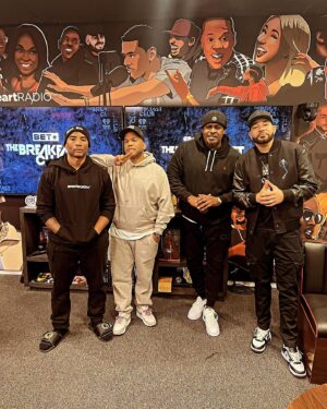 Sheek Louch Instagram - Stoped by @breakfastclubam to chop it up, BIG announcement in the morning 🤦🏿‍♂️🔥🔥🔥 tune in (WEST CHESTER COUNTY CENTER) DEC 16th LOX & FRIENDS is going to be insane…  @technicianthedj  @bigjoenulife  @ogmateoproductions  @shariftours @thelox  #LOX #HIPHOP #DBLOCK @ticketmaster