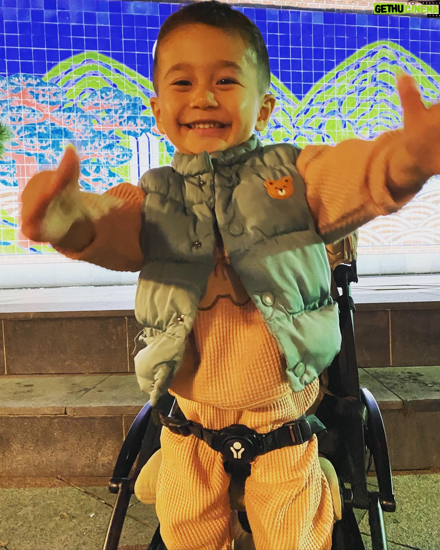 Sheena Sakai - 495 Likes - Whose this Swaggy Kid is in his first trip to South Korea?!? 🤣🇰🇷🛩️🪩🎎