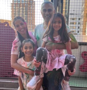 Sheetal Sheth Instagram - Spring is definitely in the air when you get to celebrate Holi with the littles! 🌈

Ember’s dance troupe lit up the stage along with so many other terrific dance groups and @kulture_khazana brought beautiful art creations for all. 

Here’s to spreading peace and the spirit of renewal and hope with every splash of color. 🙏🏽✨

#EarlyHoli #SpringFestival #FamilyFun #downtownholi