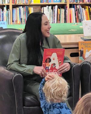 Sheetal Sheth Instagram - A year ago today, the Always Anjali anniversary edition was published by @randomhousekids . 3 months ago, the new edition of Bravo Anjali came out.

Both ended up on the USA Today’s Best Seller’s List and the books not only continue to be a mainstay in homes but continue to find new audiences. So grateful for all the love and messages over the years. Makes me so happy that Anjali has become a ‘must gift’ to new parents and humbled that more and more schools use the books as part of their curriculum. 🙏🏽

Thrilled to have done another event with the phenomenal Meena Harris (@meena ) this past weekend to celebrate the power in all of us. Thank you all for coming out! ✨📚

ps. Anjali #3 is all set to come out next year! Can’t wait to share more.  Stay tuned. 👊🏽

#kidlit #childrensbooks #womensupportingwomen #bookstagram #author #neverdimyourlight #alwaysanjali #bravoanjali #aforambitious #anjaliseries #education #parenting