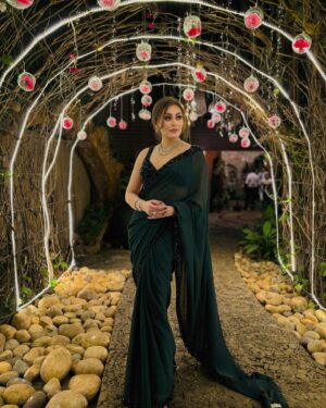 Shefali Jariwala Instagram - Here’s to moments that turn into memories and friends who turn into family. Cheers to love, laughter, and happily ever after. 🥂✨
#dipakkiarti #shaadisquad #ladkiwale 
🧿🫶❤️
📸 @iam_kunalverma 
Styled by @stylebytanii
Wearing @reynutaandon @sartori_official
Jewellery @aquamarine_jewellery 
Makeup @zaid_ars92 
Hair @chirlarajeswari 
#love #aboutlastnight #happiness #joy #ootd #sareelove #celebration #wednsday #pic #friendslikefamily 
@paragtyagi 
@hindustanibhaukingsarkar 
@vishal.singh786 
@paraschhabra 
@artisingh5