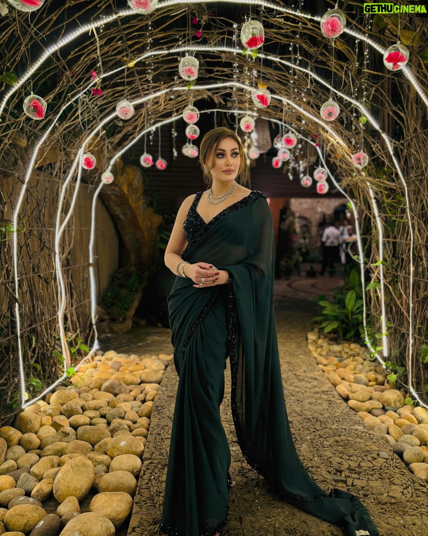Shefali Jariwala - 461.8K Likes - Hereās to moments that turn into memories and friends who turn into family. Cheers to love, laughter, and happily ever after. š„āØ
#dipakkiarti #shaadisquad #ladkiwale
š§æš«¶ā¤ļø
šø @iam_kunalverma
Styled by @stylebytanii
Wearing @reynutaandon @sartori_official
Jewellery @aquamarine_jewellery
Makeup @zaid_ars92
Hair @chirlarajeswari
#love #aboutlastnight #happiness #joy #ootd #sareelove #celebration #wednsday #pic #friendslikefamily
@paragtyagi
@hindustanibhaukingsarkar
@vishal.singh786
@paraschhabra
@artisingh5