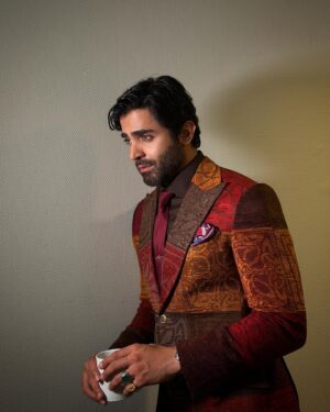 Sheheryar Munawar Siddiqui Instagram - #ippawards - thank you for the love Manchester. @ippaawardsdigital 

Thank you @ahmedbhamofficial for the lovely custom made suit. 

stylist @raoalikhan 
hair @makeupbyridak 
makeup @maariyahxhassan