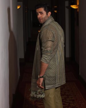 Sheheryar Munawar Siddiqui Instagram - 🥂 to impromptu photoshoots… 

Wearing : my dear friend @farazmanan 

Shot by : @shahbazshaziofficial 

..and cameo by @asimrazatvf ❤️