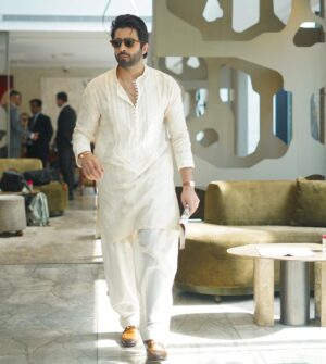Sheheryar Munawar Siddiqui Instagram - walking into lahore promotions like …

#terimerikahaniyaan realeases this eid in a cinema near you. 

@mehwishhayatofficial 
@raoalikhan 
@mohsin.naveed.ranjha 
@imtiazali536