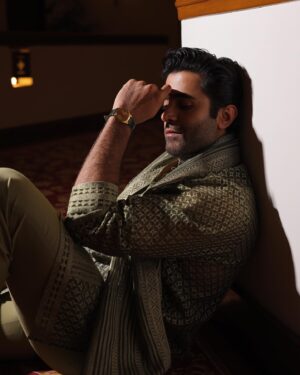 Sheheryar Munawar Siddiqui Instagram - 🥂 to impromptu photoshoots… 

Wearing : my dear friend @farazmanan 

Shot by : @shahbazshaziofficial 

..and cameo by @asimrazatvf ❤️