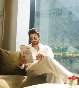 Sheheryar Munawar Siddiqui Instagram - walking into lahore promotions like …

#terimerikahaniyaan realeases this eid in a cinema near you. 

@mehwishhayatofficial 
@raoalikhan 
@mohsin.naveed.ranjha 
@imtiazali536