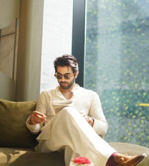 Sheheryar Munawar Siddiqui Instagram - walking into lahore promotions like …

#terimerikahaniyaan realeases this eid in a cinema near you. 

@mehwishhayatofficial 
@raoalikhan 
@mohsin.naveed.ranjha 
@imtiazali536