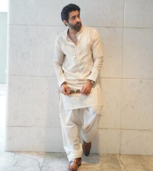 Sheheryar Munawar Siddiqui Instagram - walking into lahore promotions like …

#terimerikahaniyaan realeases this eid in a cinema near you. 

@mehwishhayatofficial 
@raoalikhan 
@mohsin.naveed.ranjha 
@imtiazali536