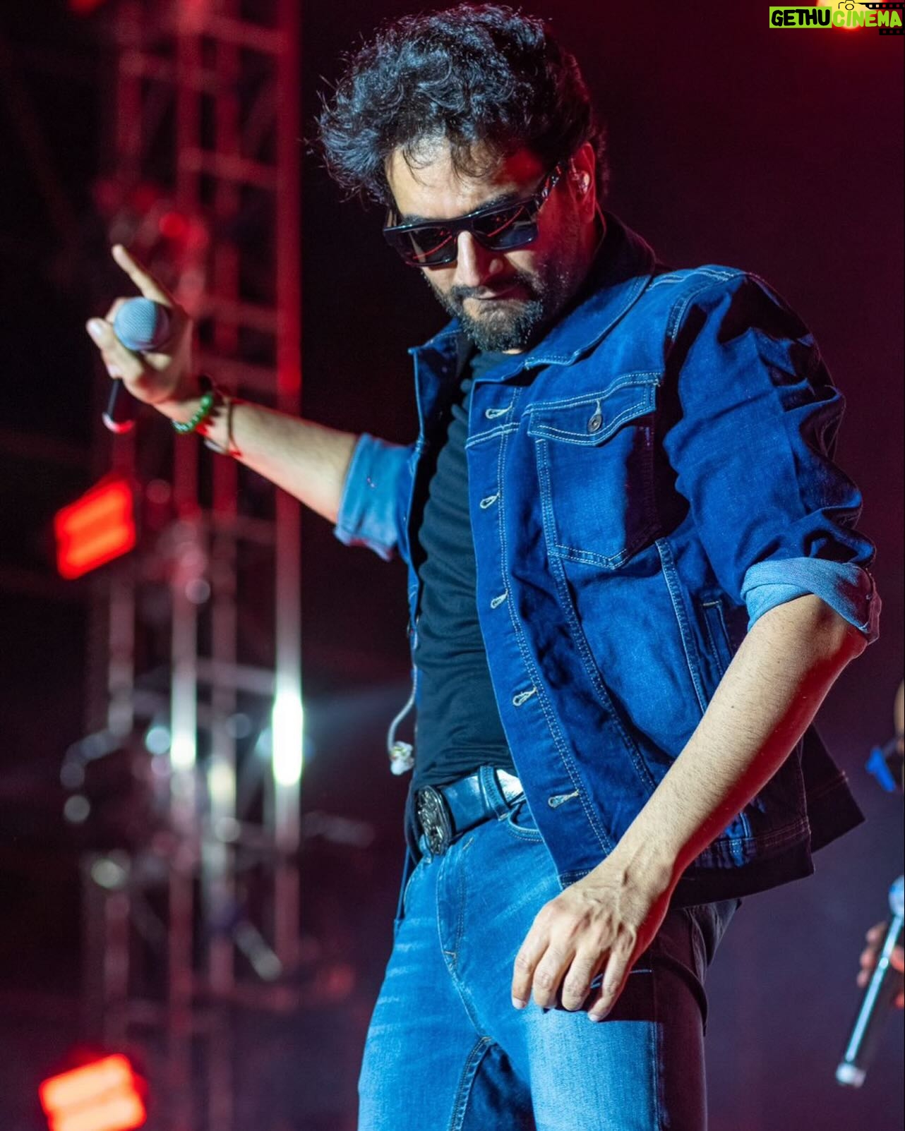 Shekhar Ravjiani - 10.6K Likes - Zameen waalon ko samajh nahi aani
Meri heer aasmani 🦅