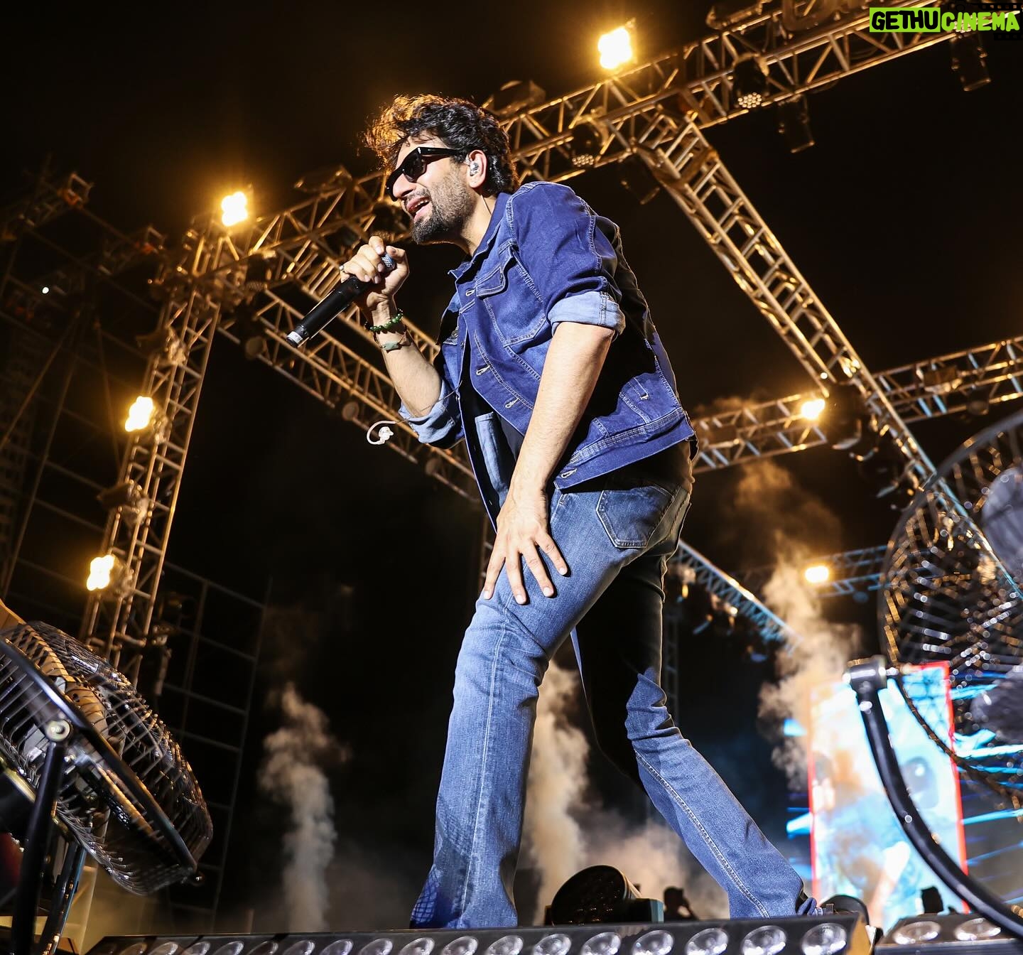 Shekhar Ravjiani - 4.3K Likes - My heart is with you, Pune!!! Feeling this crazy, monstrous love from you is massively addictive. Will come back asap. I promise ❤️
Love and only love
Shekhar Ravjiani