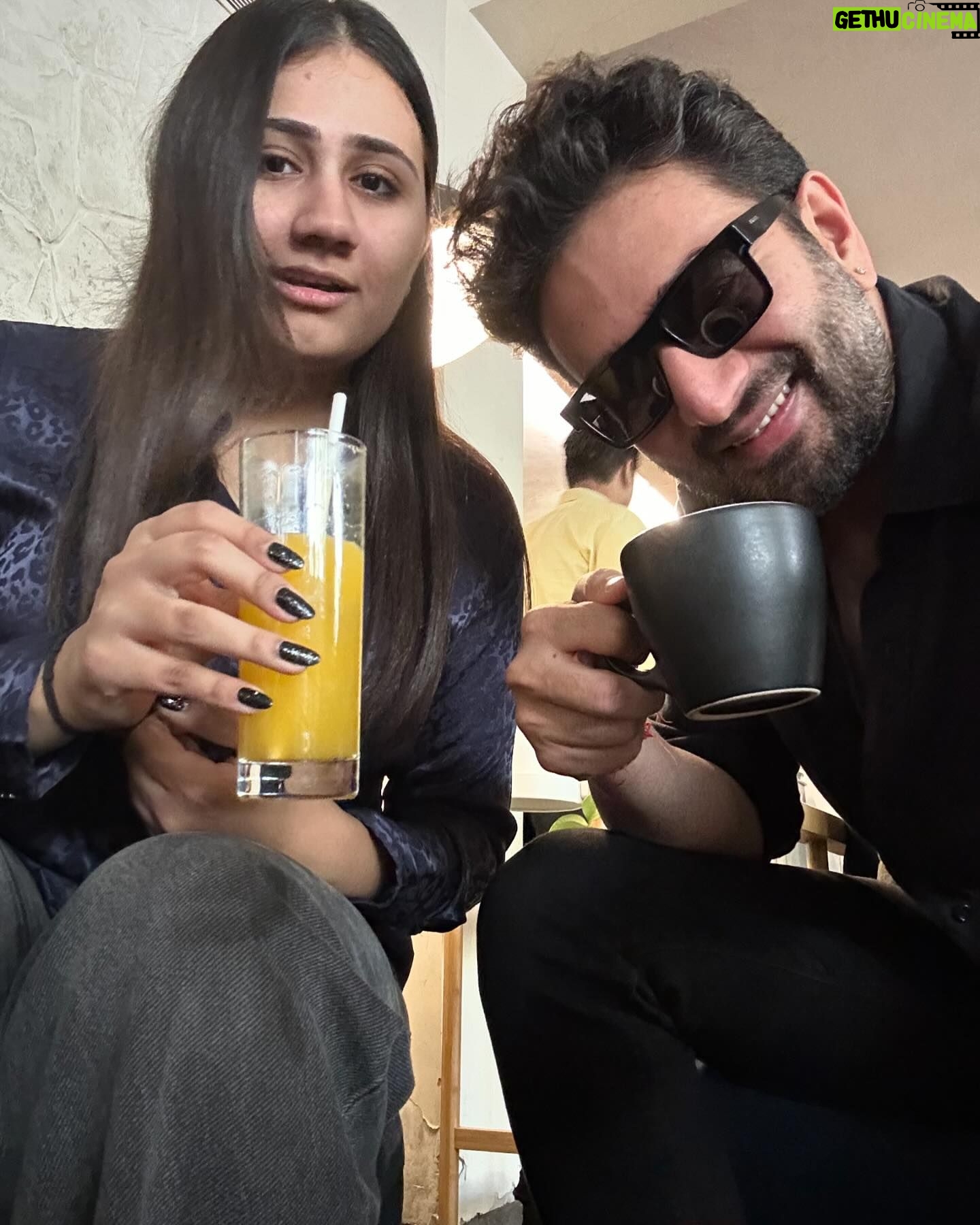 Shekhar Ravjiani - 42.5K Likes - Celebrating the joy and magic of the journey of creating and shooting “Bani Thani”and all the beautiful people who took this crazy ride with me! Big love to you all!
Thank you for loving and sharing this song. And if you haven’t heard the song yet, check it out now! ❤️🦅
And always Maa ka Ashirwad in the last pic! 🙏