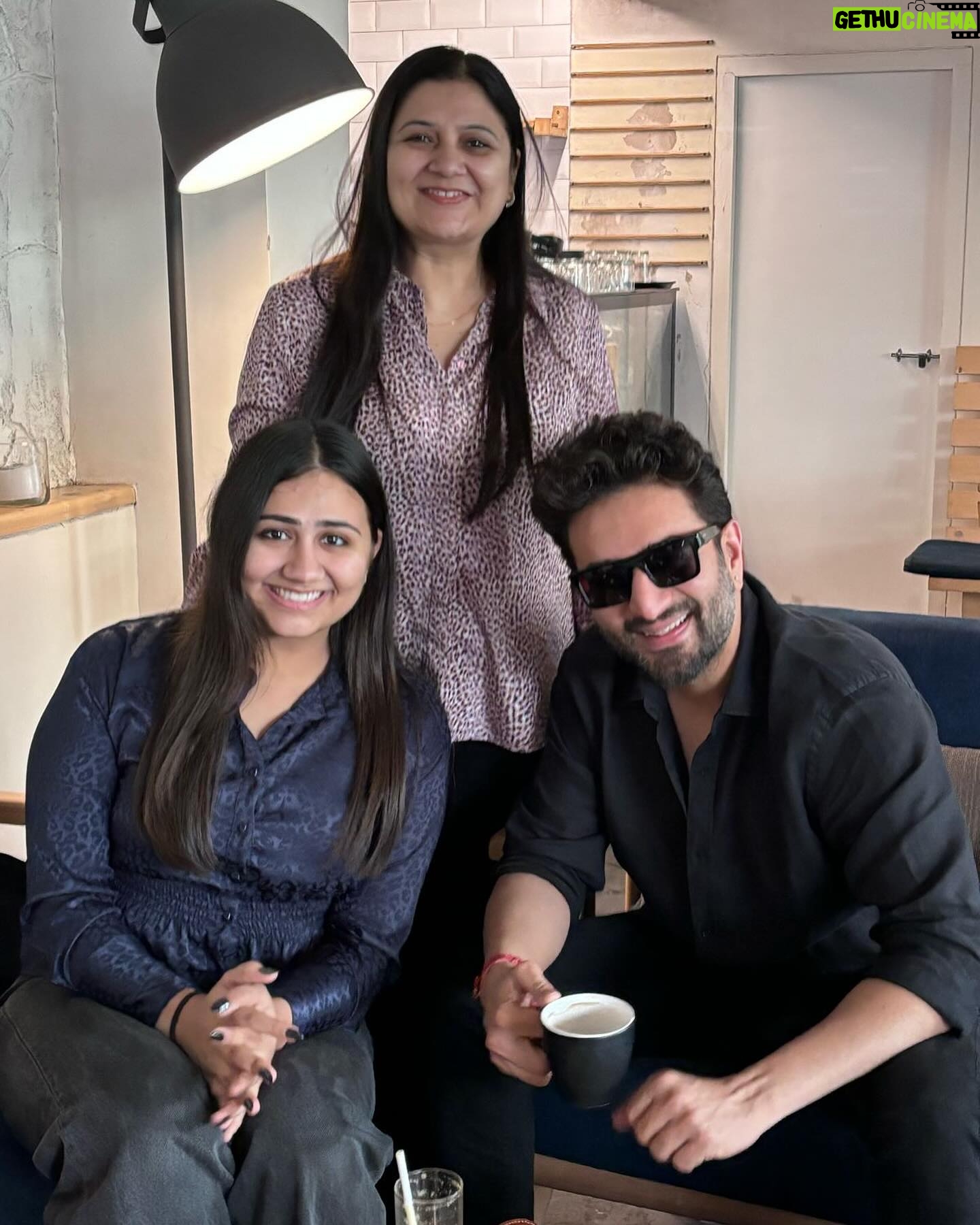 Shekhar Ravjiani - 42.5K Likes - Celebrating the joy and magic of the journey of creating and shooting “Bani Thani”and all the beautiful people who took this crazy ride with me! Big love to you all!
Thank you for loving and sharing this song. And if you haven’t heard the song yet, check it out now! ❤️🦅
And always Maa ka Ashirwad in the last pic! 🙏