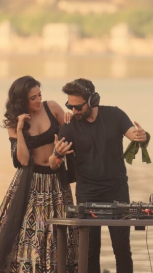 Shekhar Ravjiani Instagram - It’s the bride’s big day, and she decides to have a ‘me-myself & I’ moment…
With stars in her eyes and music in her soul, she dances her heart out in her favourite @manishmalhotra05 outfit 
celebrating herself most of all while listening to her favourite song #BANITHANI ❤️ OUT NOW
#selflove #myparty #mymoment #celebratingme

Special Thanks and Big love to my friends @manishmalhotra05 and @irismaity7 

Reel directed by @arjav_mardav 

Iris’s Hair styled by @savi_bang 

Edited by @a_kshaypatil 

Big love ❤️ @anvita_dee @adya_singssss @rish_sharma @mixedbyhanish