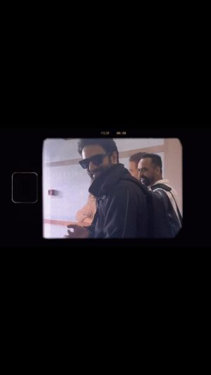 Shekhar Ravjiani Instagram - @shekharravjiani & @vishaldadlani is here in Newzealand Get ready Auckland for Fly Away and witness biggest show of the tour⚡️❤️🎥 

@reddotentertainmentaus @swapnil.shah.18 @arjav_mardav @bhaviknz @himiijain @vidhiiiirawal 

🎥 @rjproduction.co.nz 

#nz #shekharrajivani #garudamusic #vs #vishaldadlani #biggest #tour #fighter #livemusic #concert #airport #reelsinstagram #trending