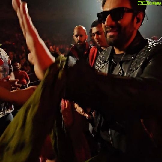 Shekhar Ravjiani - 1.2K Likes - Australia witnessing @shekharravjiani 's magic...!!!
#concert #Australiatour #singer #love