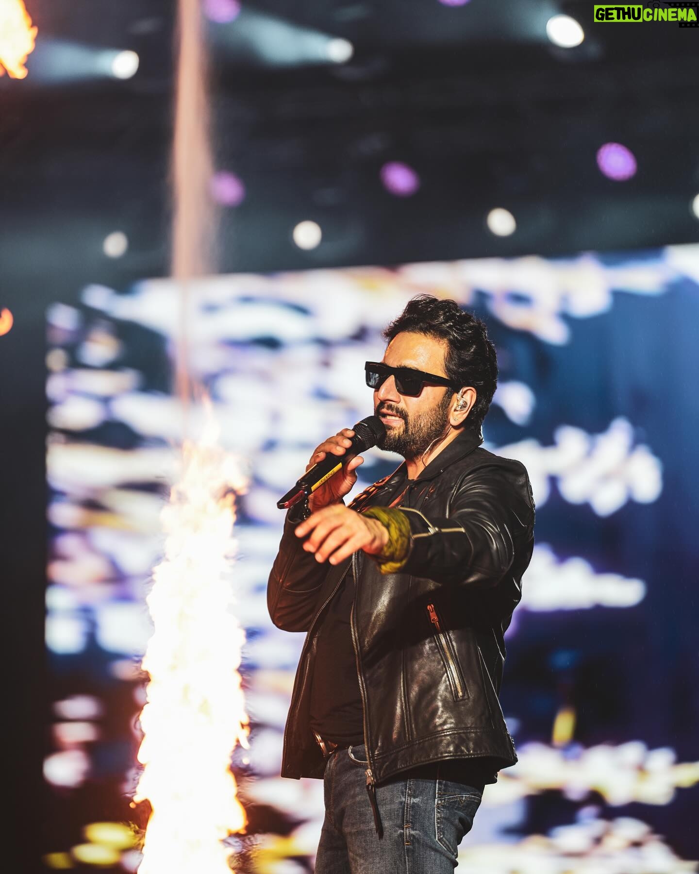 Shekhar Ravjiani - 6K Likes - #zehnaseeb last night with @karankanchanmusic @kasyapmusic and the beautiful people of #mumbai ✨
📷 @kartikkher @xo.visuals 👌
