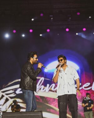Shekhar Ravjiani Instagram - #zehnaseeb last night with @karankanchanmusic @kasyapmusic and the beautiful people of #mumbai ✨

 📷 @kartikkher @xo.visuals 👌