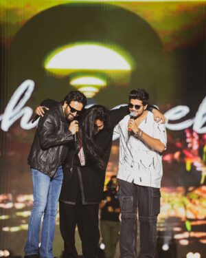 Shekhar Ravjiani Instagram - #zehnaseeb last night with @karankanchanmusic @kasyapmusic and the beautiful people of #mumbai ✨

 📷 @kartikkher @xo.visuals 👌