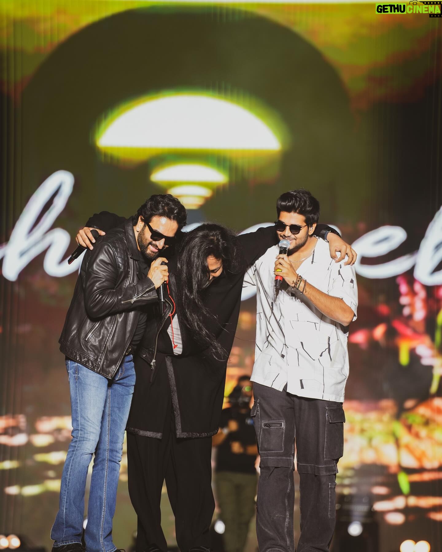 Shekhar Ravjiani - 6K Likes - #zehnaseeb last night with @karankanchanmusic @kasyapmusic and the beautiful people of #mumbai ✨
📷 @kartikkher @xo.visuals 👌