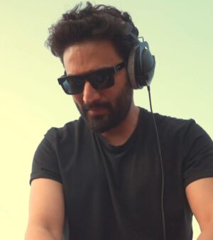 Shekhar Ravjiani Instagram - BANI THANI available on all streaming platforms 
@garuudaamusiic 

@adya_singssss @irismaity7 @anvita_dee @rish_sharma 

#music #love #pop #indiepop #indie #indiemusic #dance #udaipur #dj #recordlabel #artist #picture #carousel #memories #indianidol #lyrics #stream