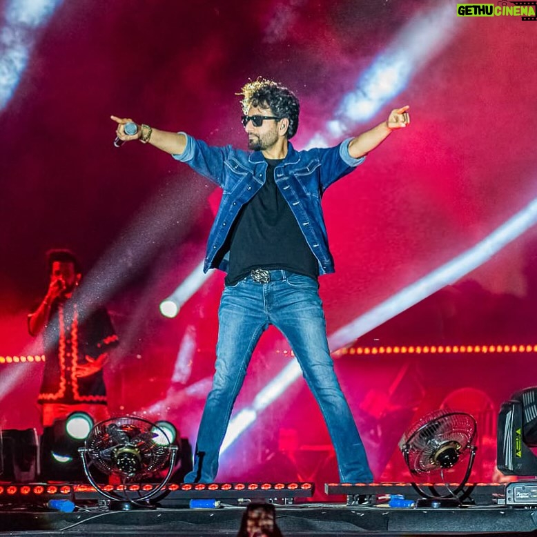 Shekhar Ravjiani - 2.9K Likes - If you could pick one song to sing along with me which would it be..Go!