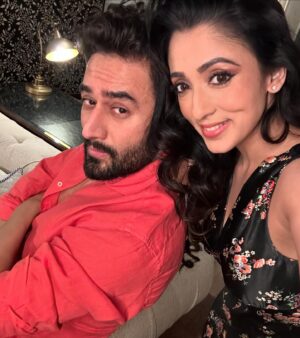 Shekhar Ravjiani Instagram - BANI THANI available on all streaming platforms 
@garuudaamusiic 

@adya_singssss @irismaity7 @anvita_dee @rish_sharma 

#music #love #pop #indiepop #indie #indiemusic #dance #udaipur #dj #recordlabel #artist #picture #carousel #memories #indianidol #lyrics #stream